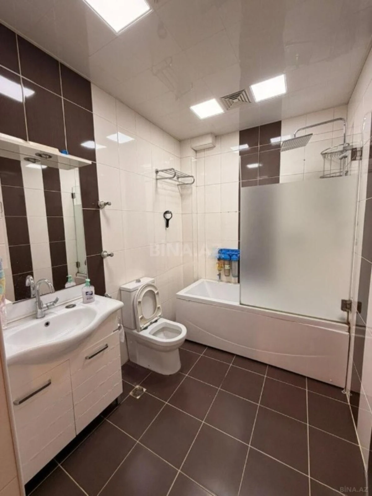 Kirayə verilir 5 otaqlı mənzil 200 m²