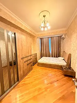 Kirayə verilir 5 otaqlı mənzil 200 m²