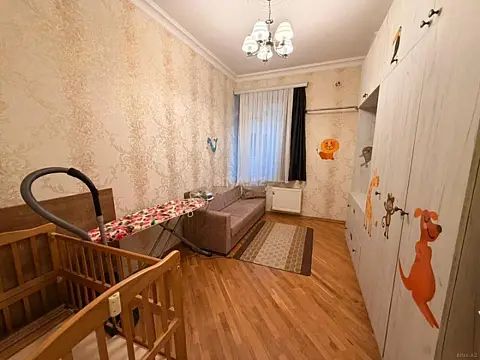 Kirayə verilir 5 otaqlı mənzil 200 m²