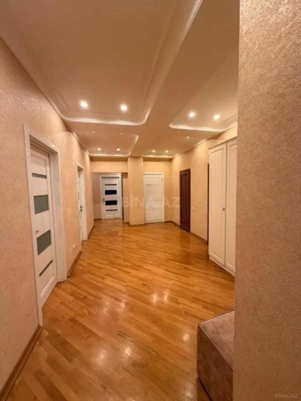 Kirayə verilir 5 otaqlı mənzil 200 m²