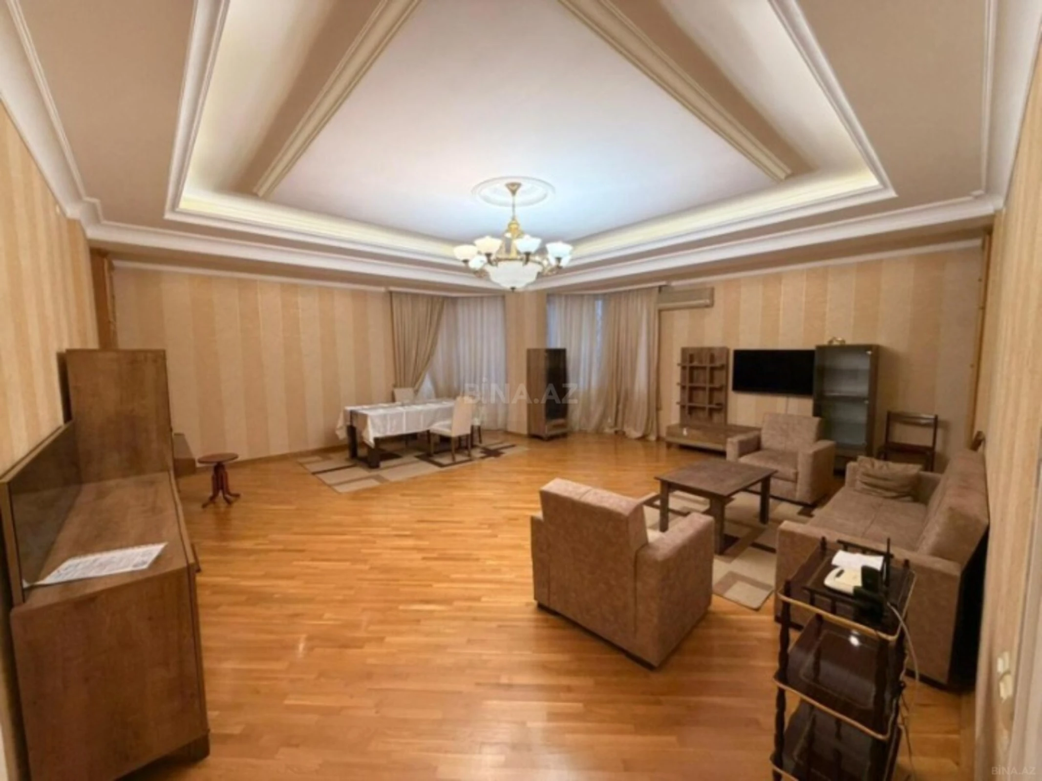 Kirayə verilir 5 otaqlı mənzil 200 m²