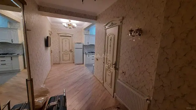 Kirayə verilir 2 otaqlı mənzil 80 m²