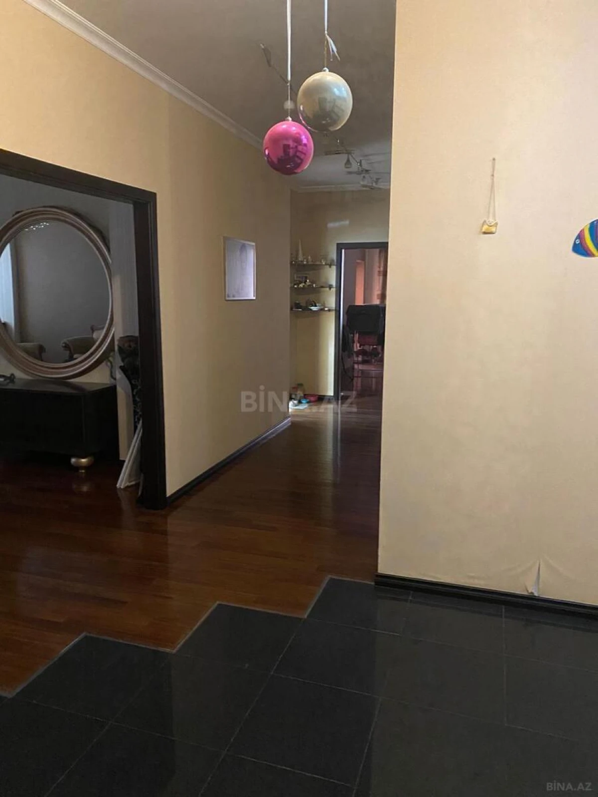 Satılır 4 otaqlı mənzil 180 m²