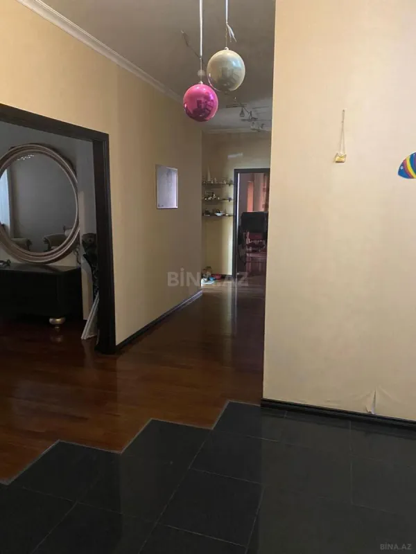 Satılır 4 otaqlı mənzil 180 m²