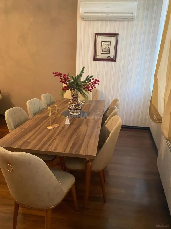 Satılır 4 otaqlı mənzil 180 m²