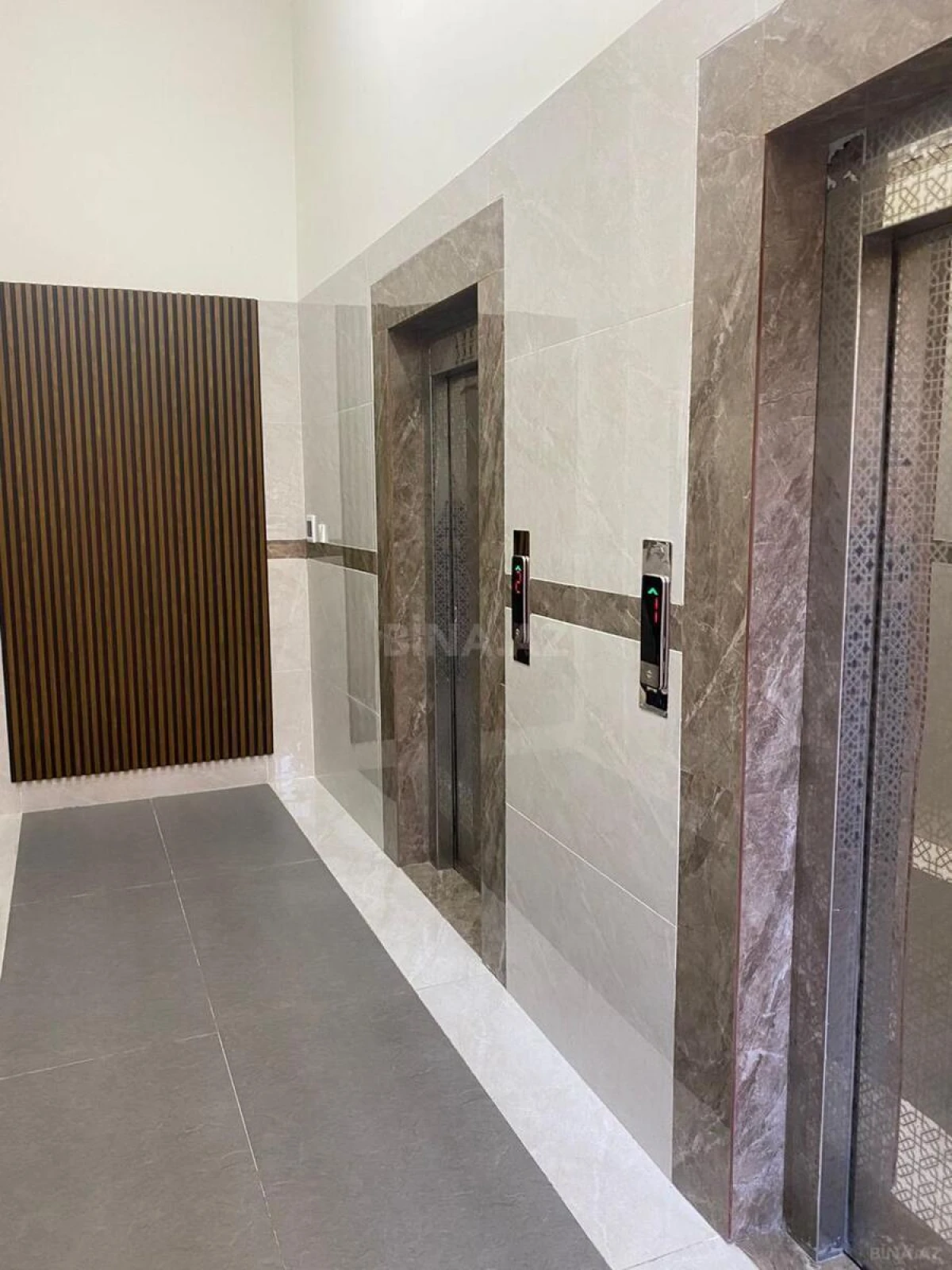 Satılır 4 otaqlı mənzil 180 m²