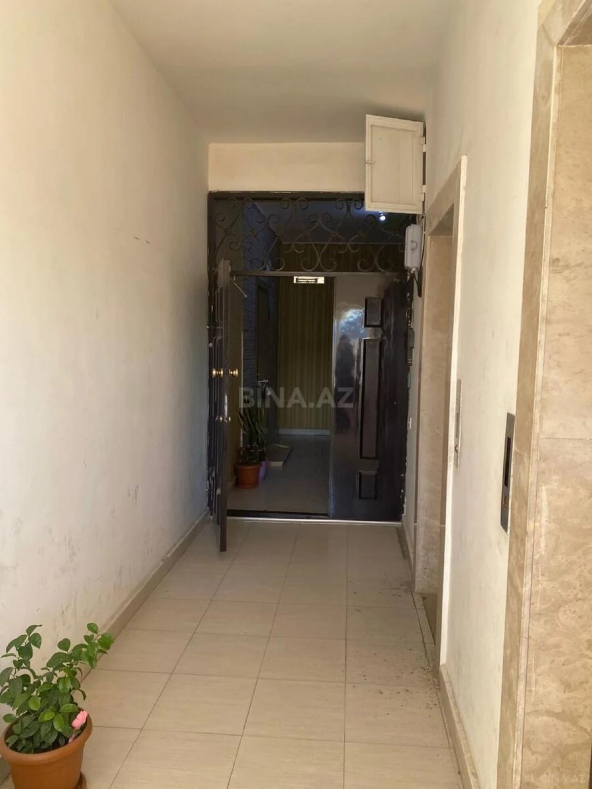 Satılır 4 otaqlı mənzil 180 m²