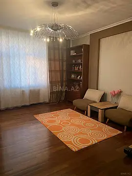 Satılır 4 otaqlı mənzil 180 m²