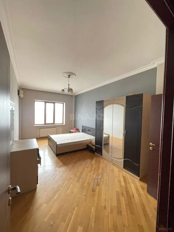 Satılır 4 otaqlı mənzil 200 m²