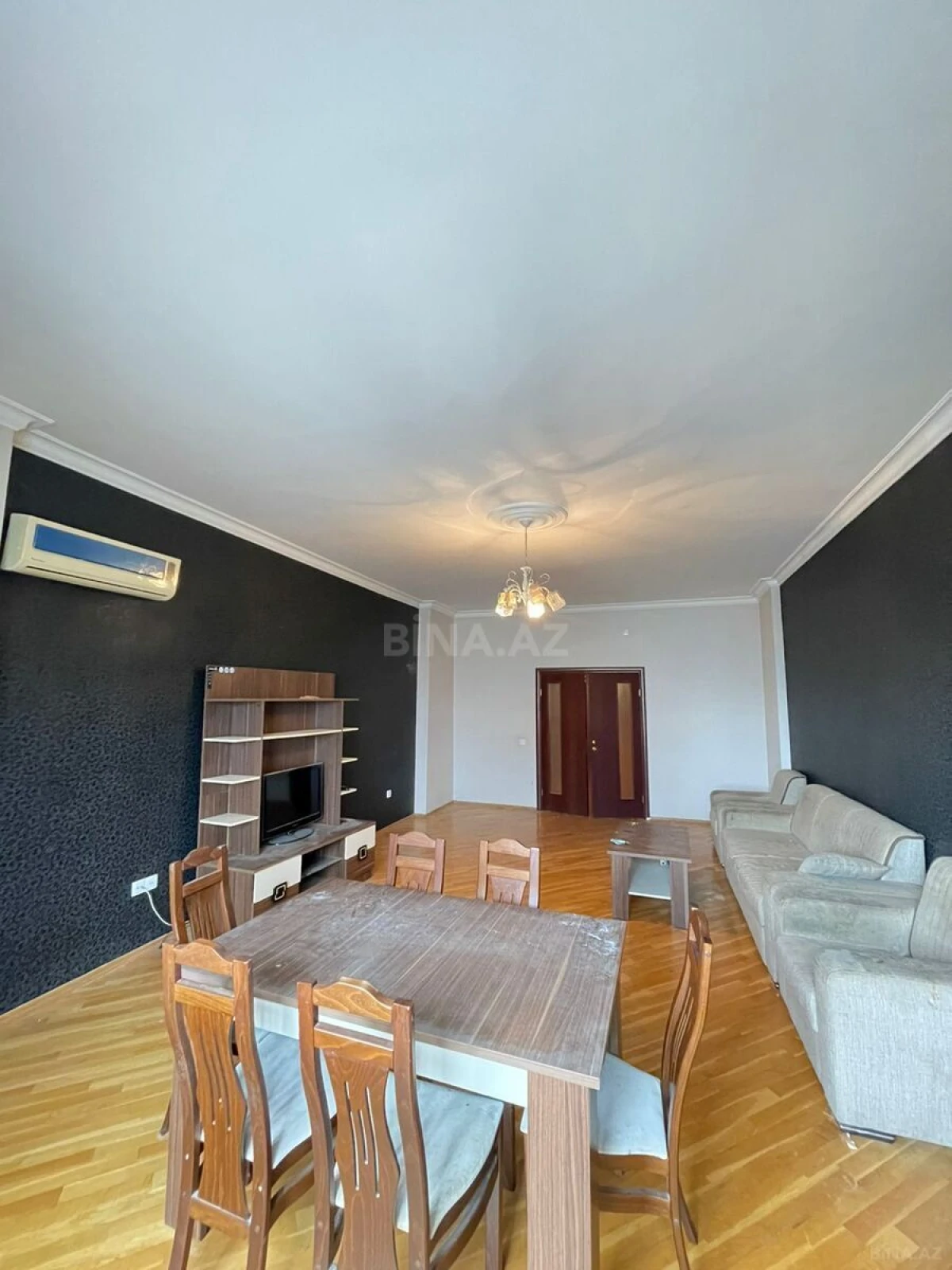 Satılır 4 otaqlı mənzil 200 m²