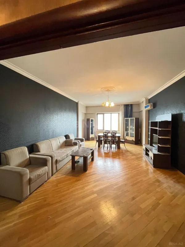 Satılır 4 otaqlı mənzil 200 m²