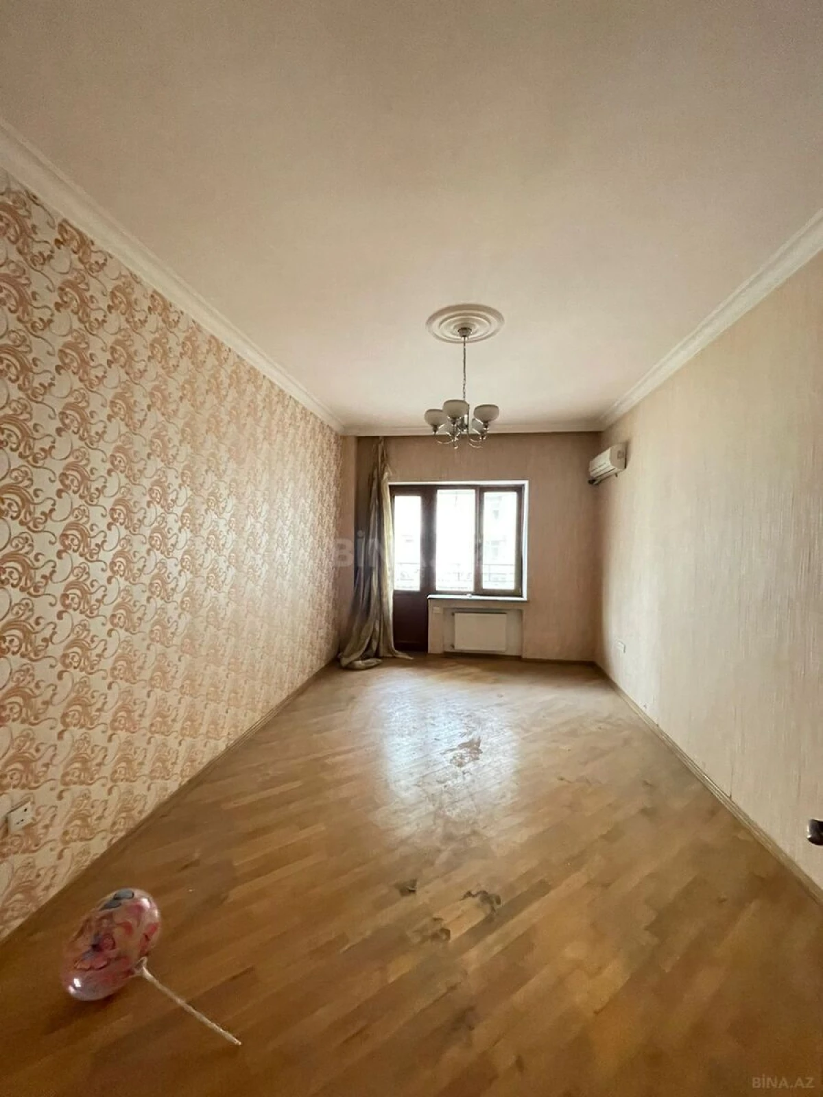 Satılır 4 otaqlı mənzil 200 m²