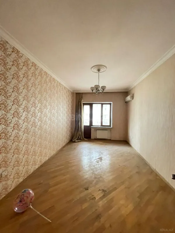 Satılır 4 otaqlı mənzil 200 m²