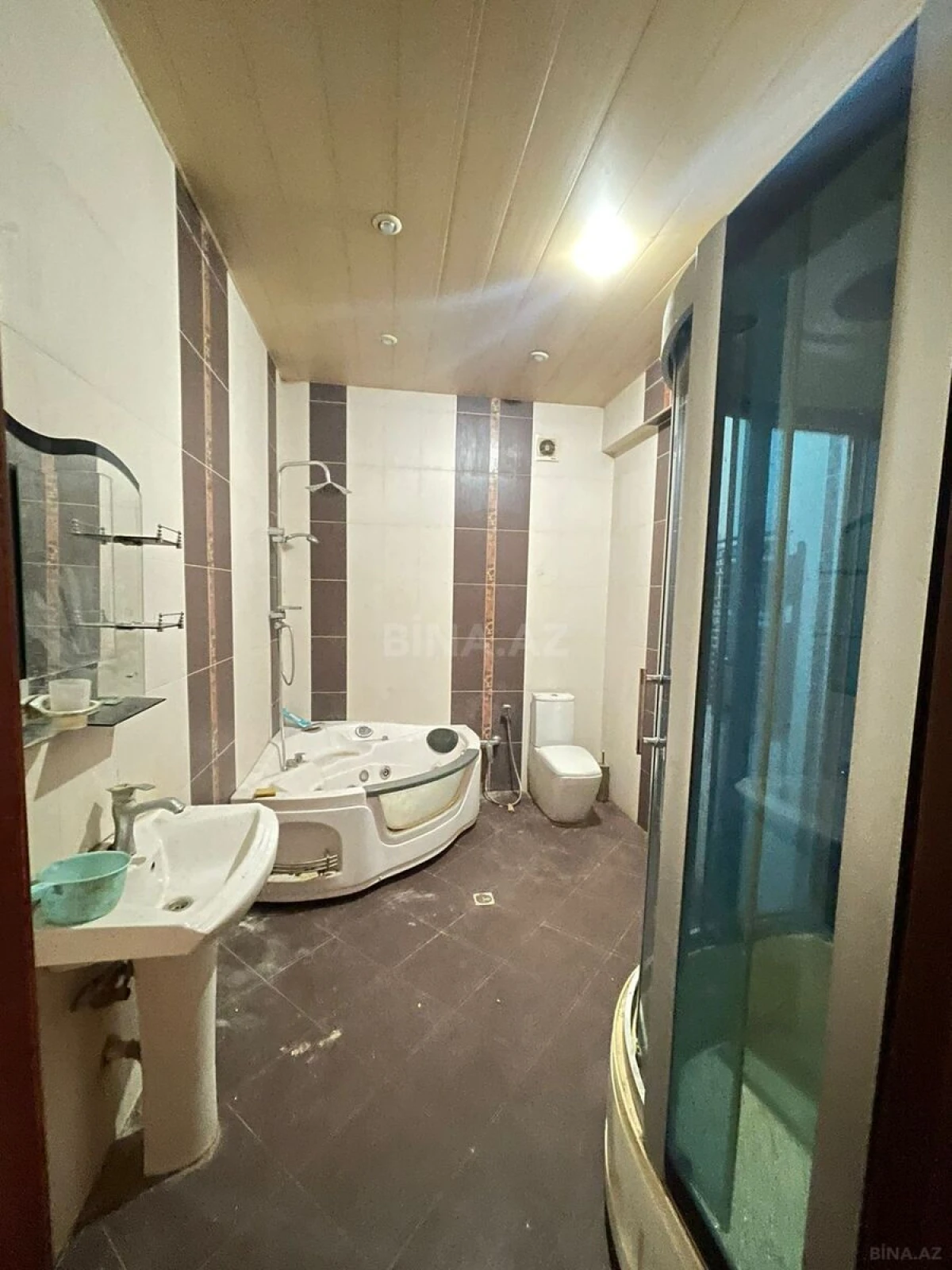 Satılır 4 otaqlı mənzil 200 m²