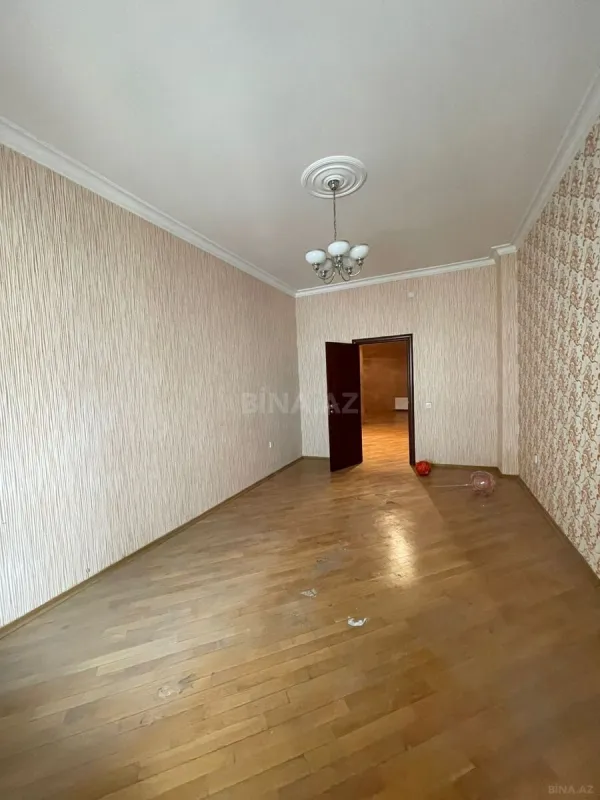 Satılır 4 otaqlı mənzil 200 m²