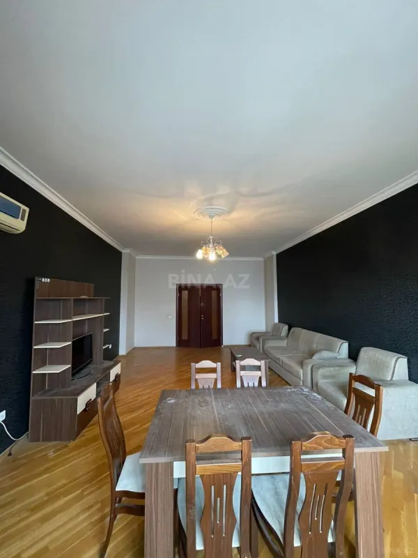 Satılır 4 otaqlı mənzil 200 m²