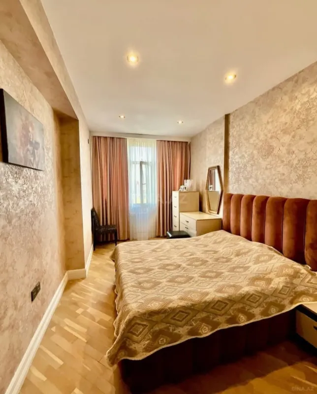 Satılır 3 otaqlı mənzil 120 m²