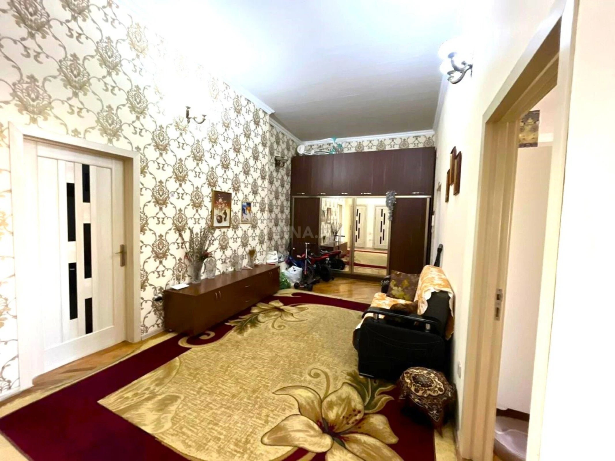 Satılır 3 otaqlı mənzil 130 m²