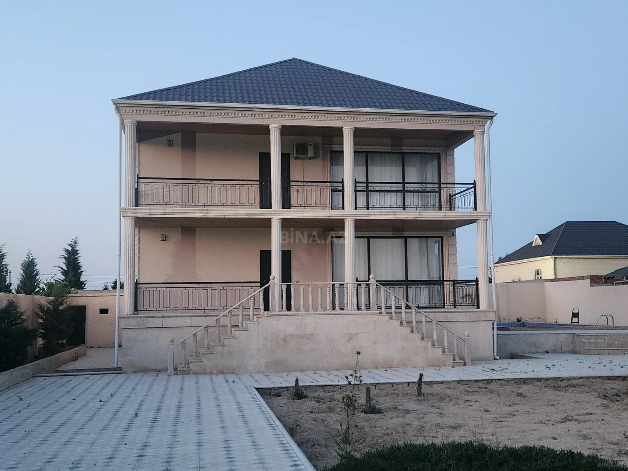 Satılır 4 otaqlı həyət evi 347 m²