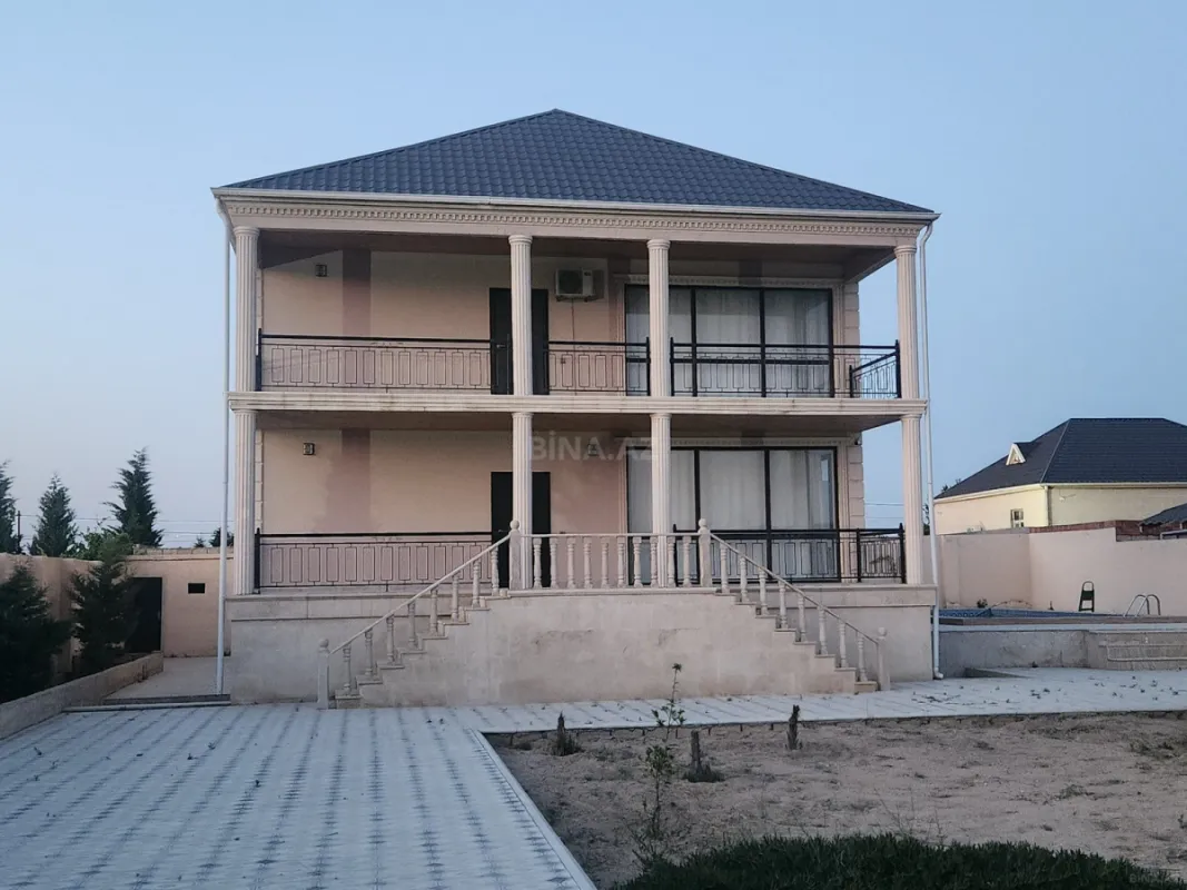 Satılır 4 otaqlı həyət evi 347 m²