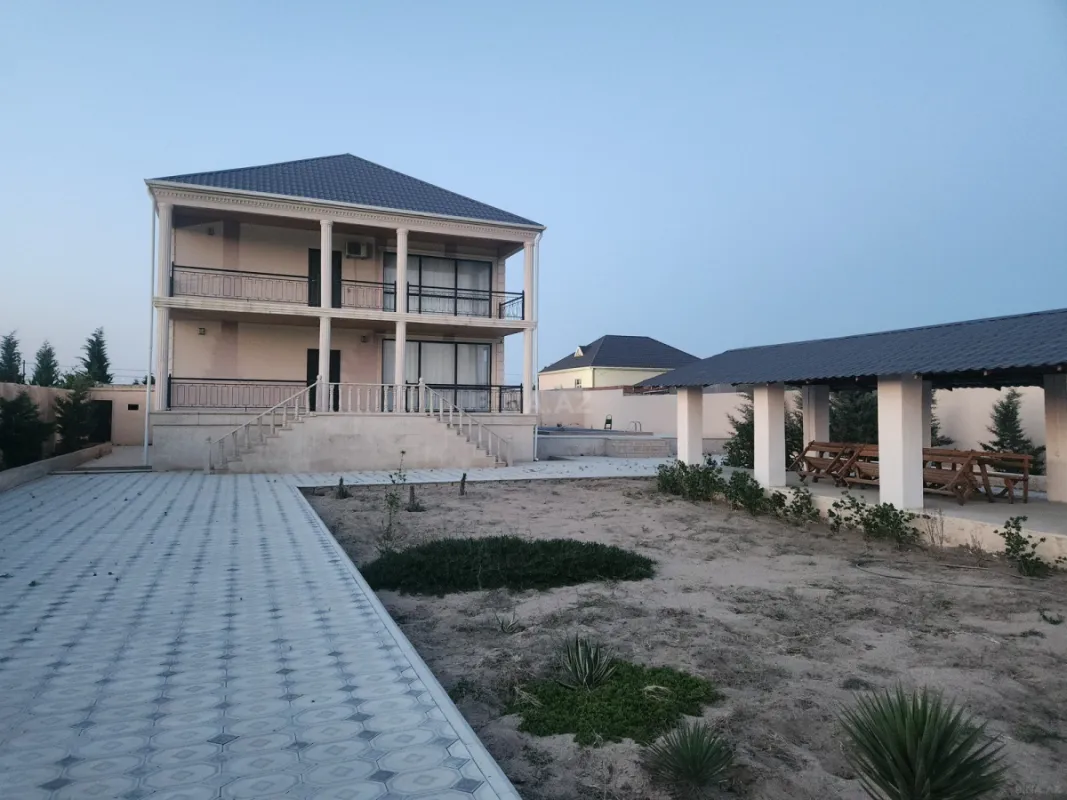 Satılır 4 otaqlı həyət evi 347 m²