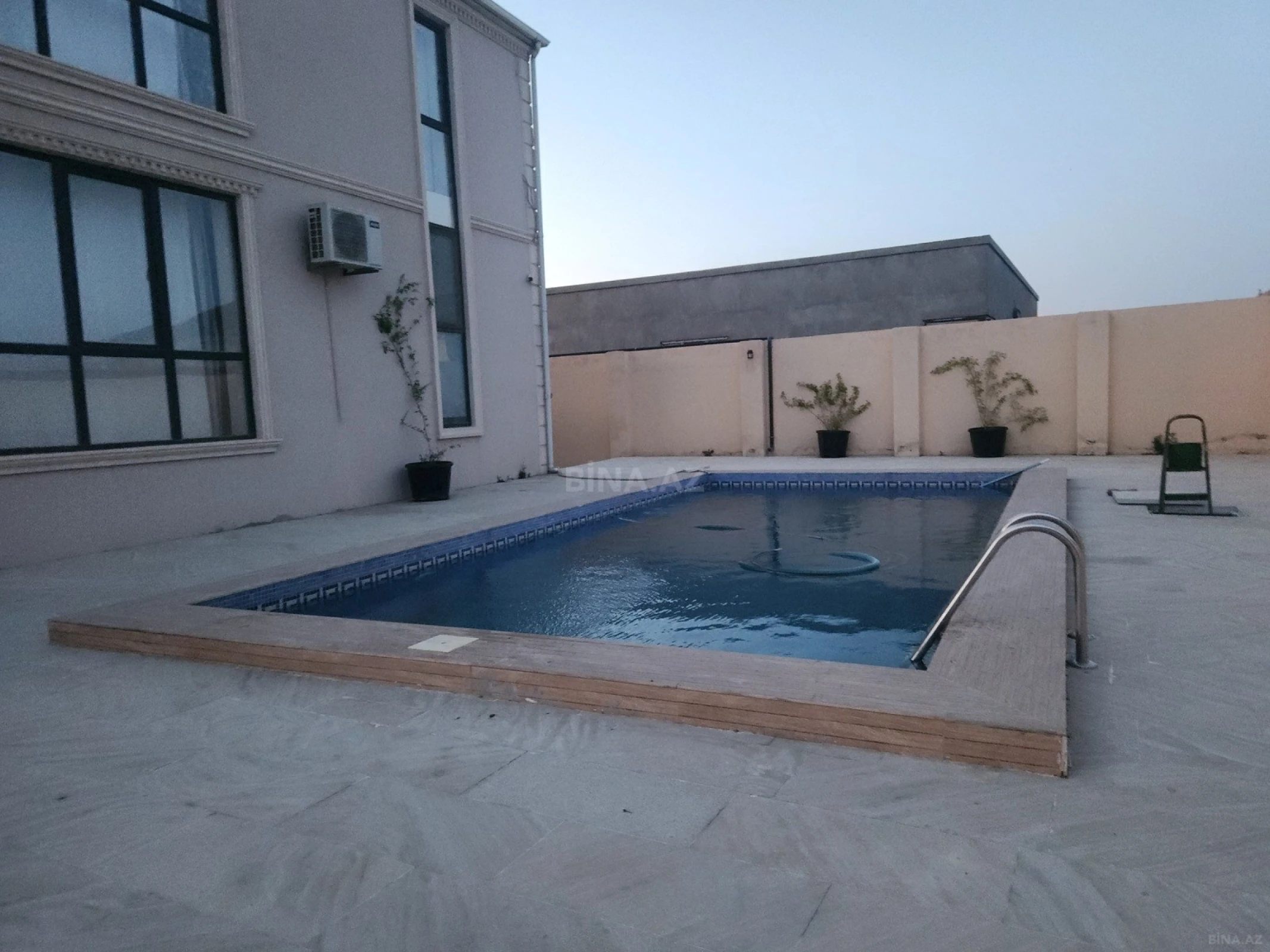 Satılır 4 otaqlı həyət evi 347 m²