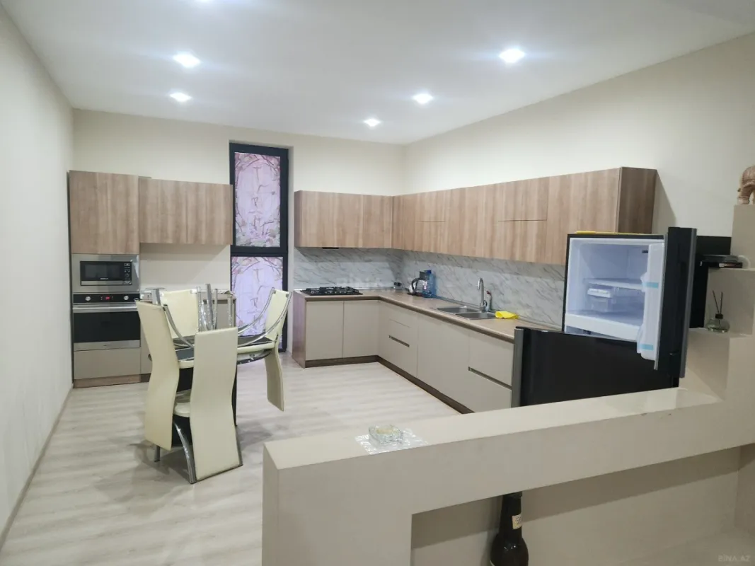 Satılır 4 otaqlı həyət evi 347 m²