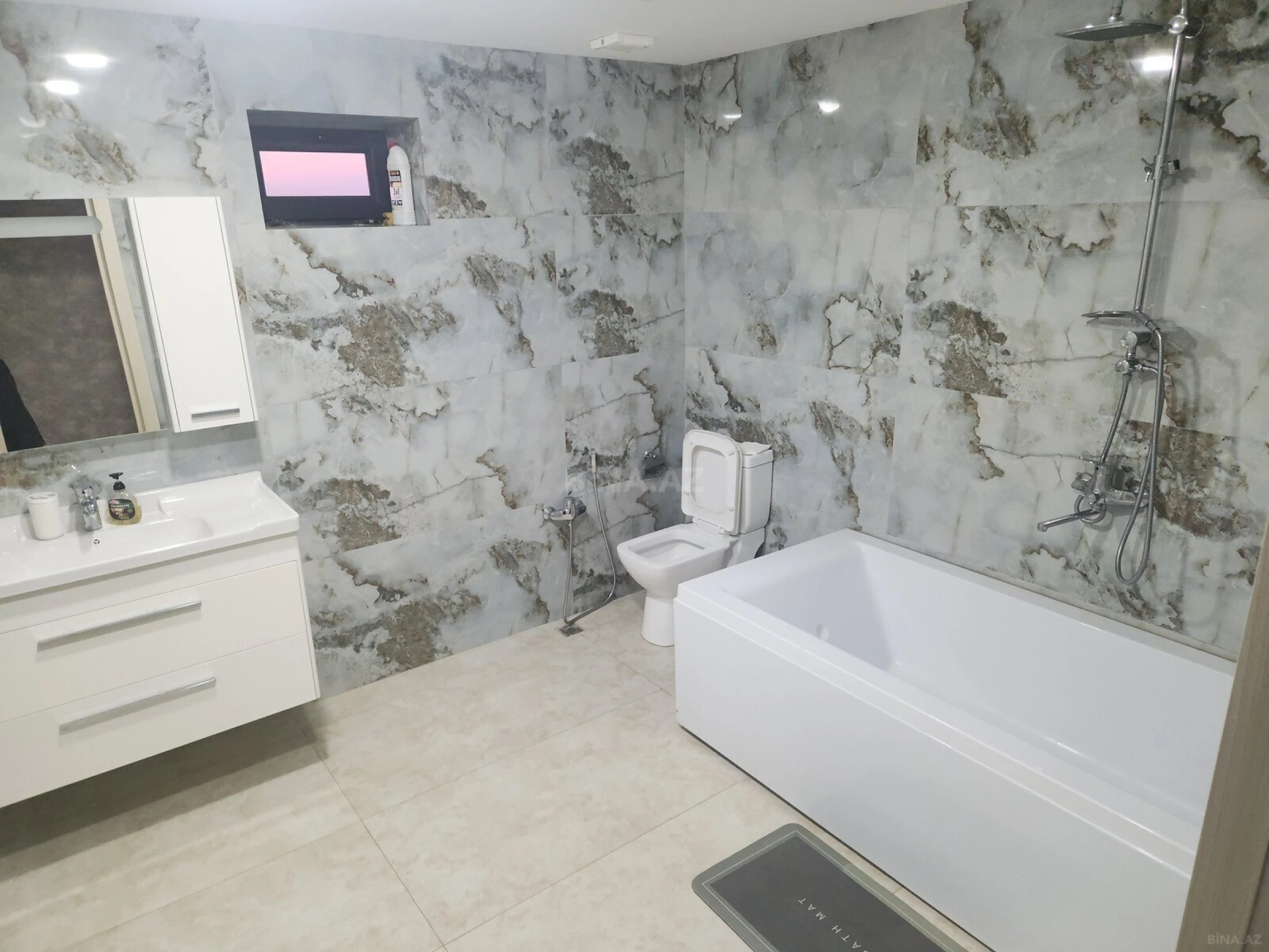 Satılır 4 otaqlı həyət evi 347 m²