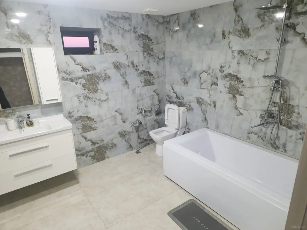 Satılır 4 otaqlı həyət evi 347 m²