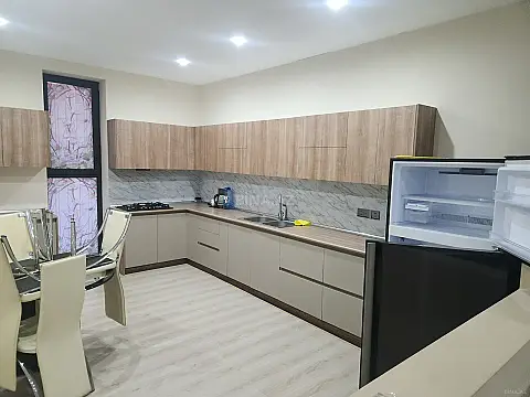 Satılır 4 otaqlı həyət evi 347 m²