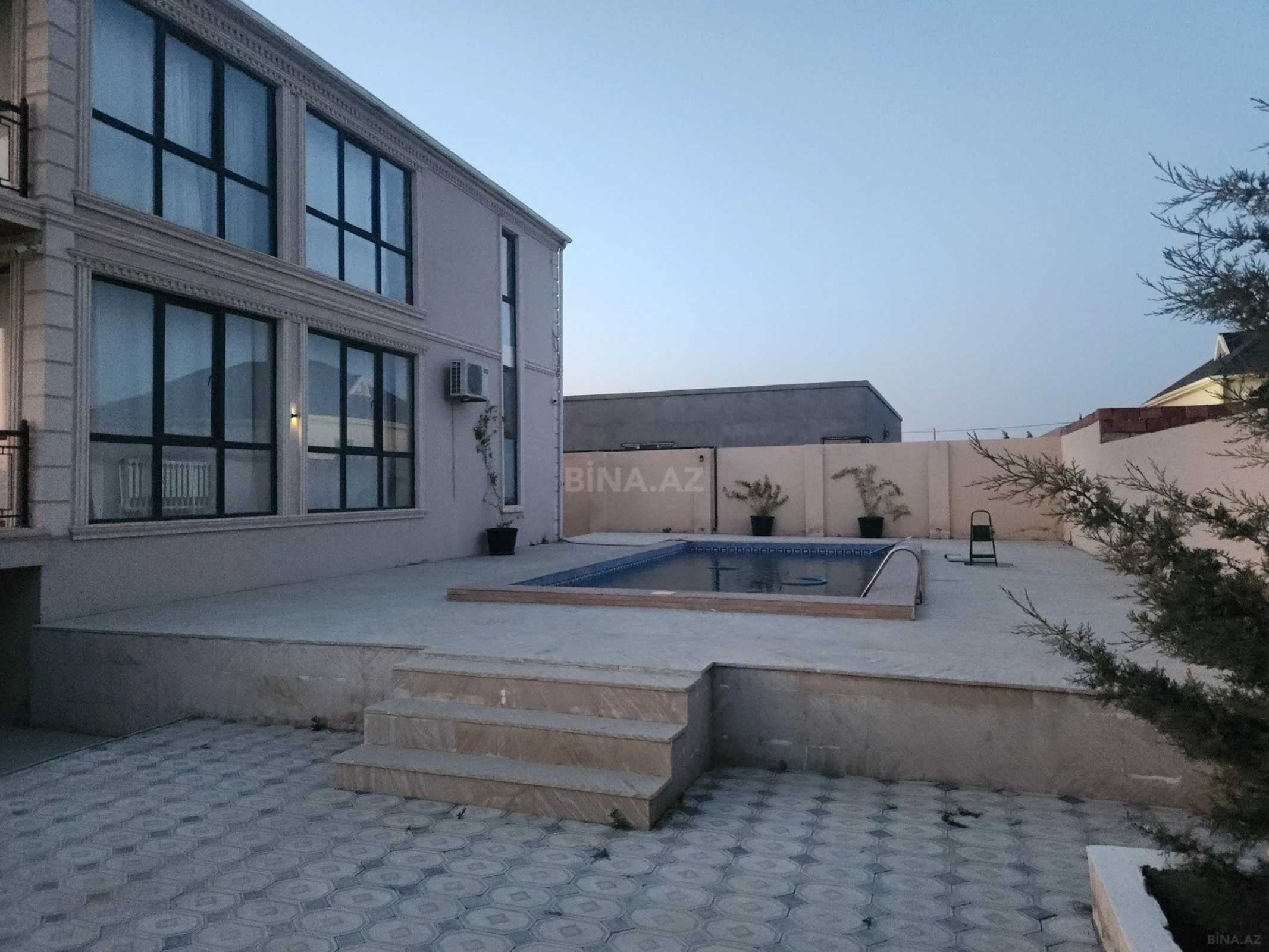 Satılır 4 otaqlı həyət evi 347 m²