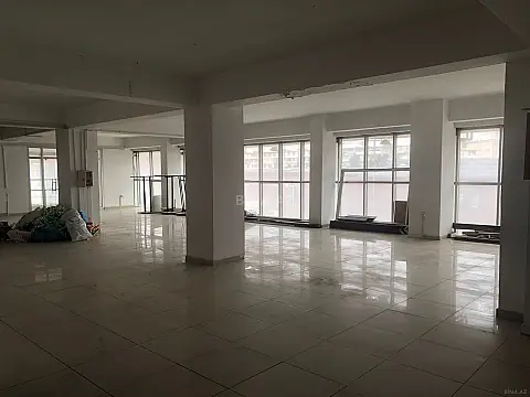 Kirayə verilir obyekt 1700 m² — Bakı, Bakıxanov 1700.00 m²