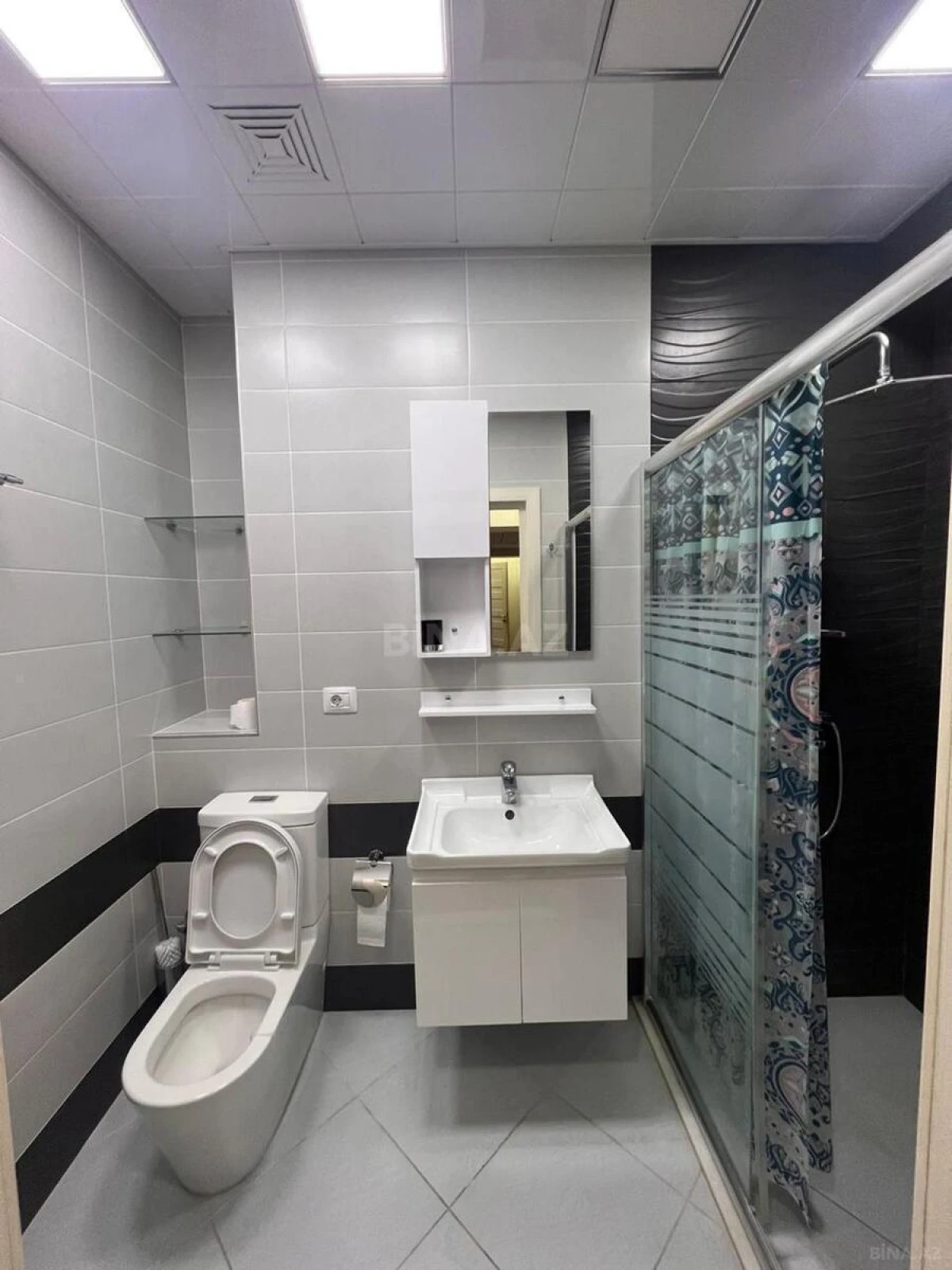 Kirayə verilir 2 otaqlı mənzil 87 m²