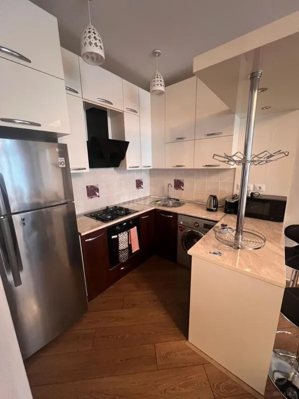 Kirayə verilir 2 otaqlı mənzil 87 m²