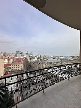 Kirayə verilir 3 otaqlı mənzil 135 m²