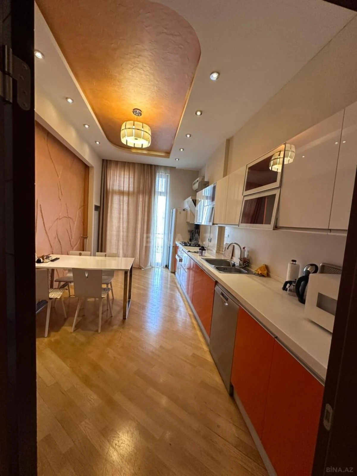 Kirayə verilir 3 otaqlı mənzil 135 m²