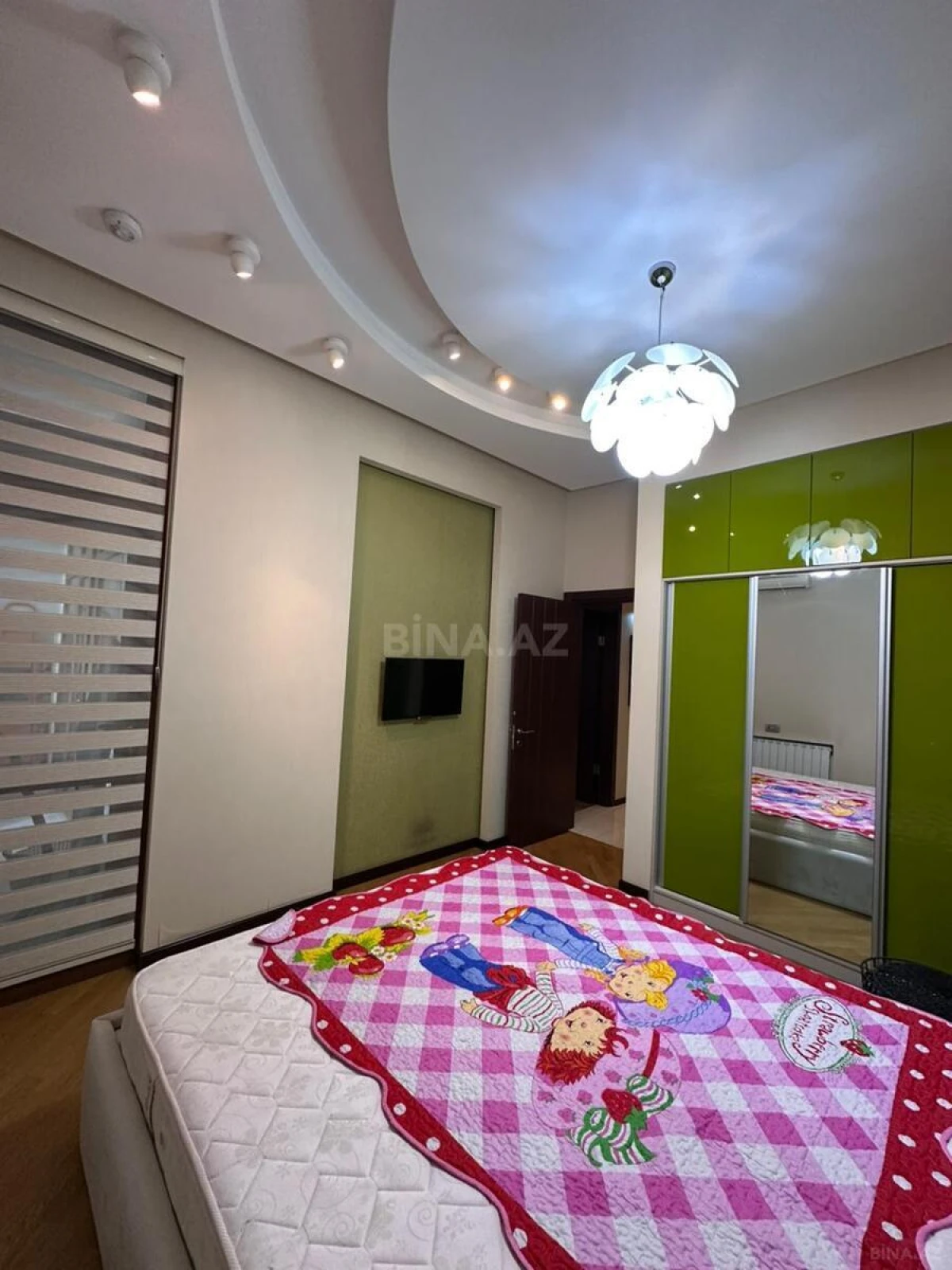 Kirayə verilir 3 otaqlı mənzil 135 m²