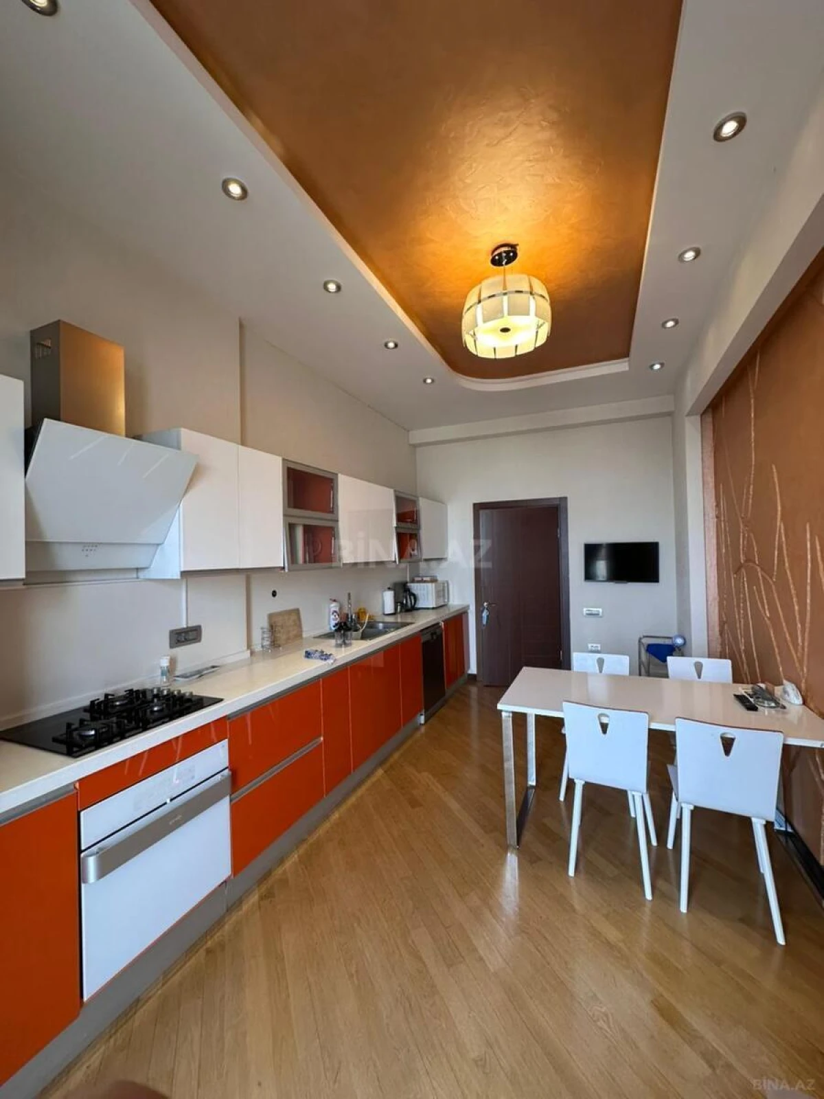 Kirayə verilir 3 otaqlı mənzil 135 m²