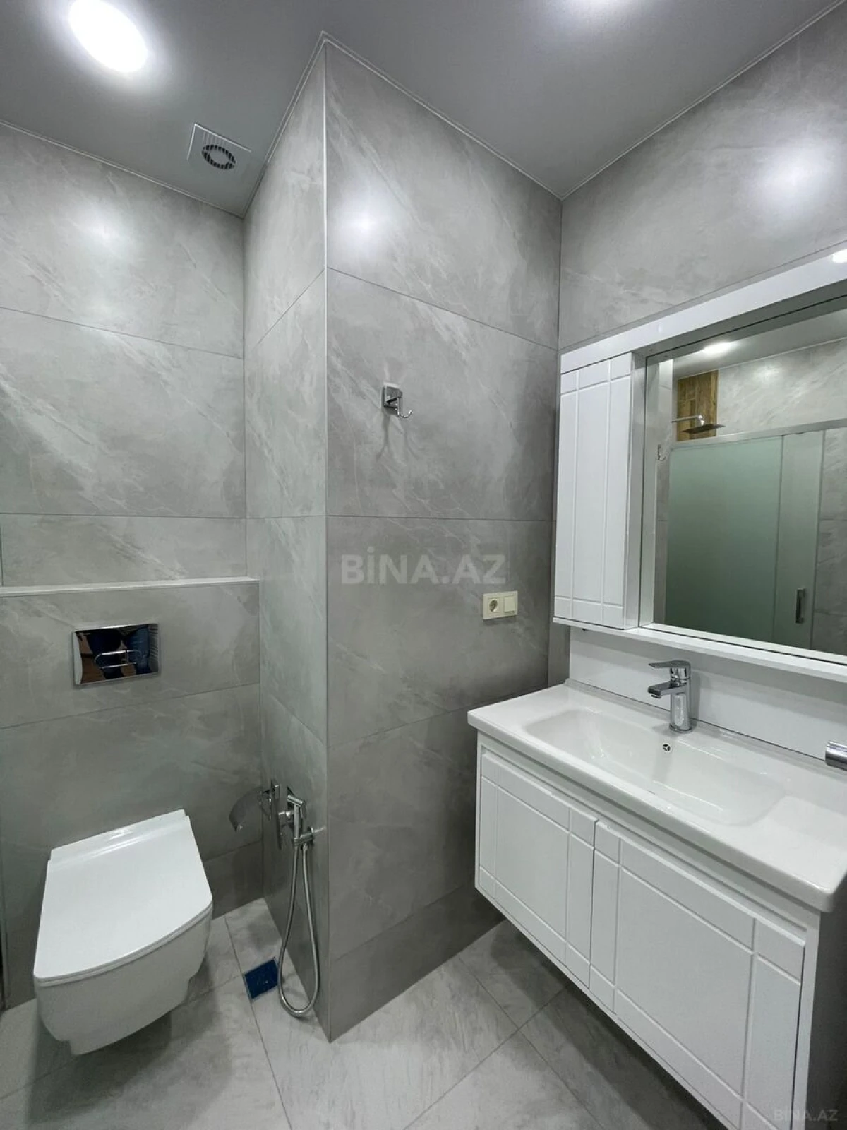 Kirayə verilir 2 otaqlı mənzil 80 m²
