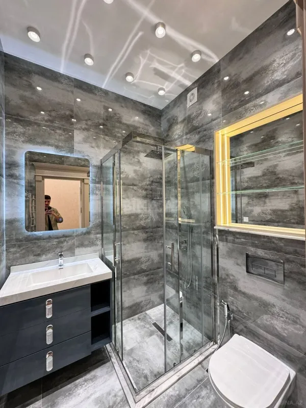 Satılır 4 otaqlı mənzil 195 m²