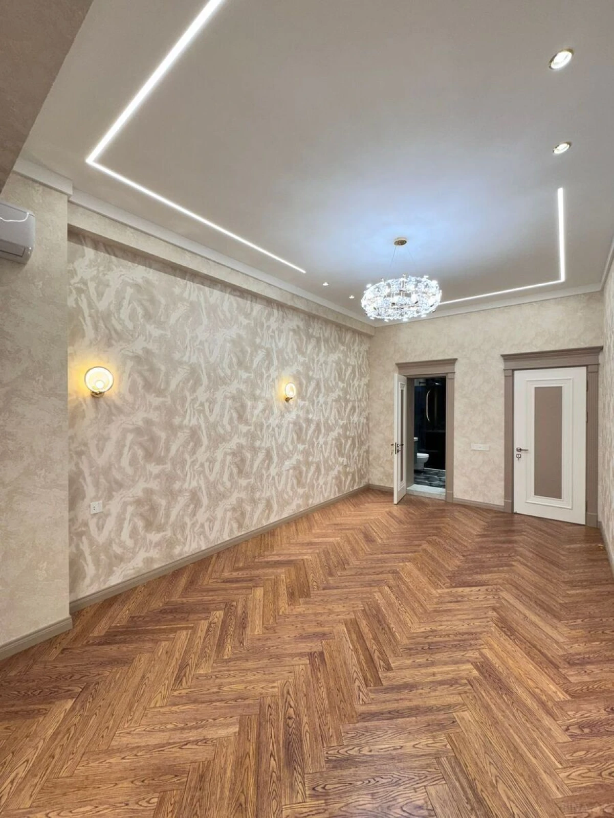 Satılır 4 otaqlı mənzil 195 m²