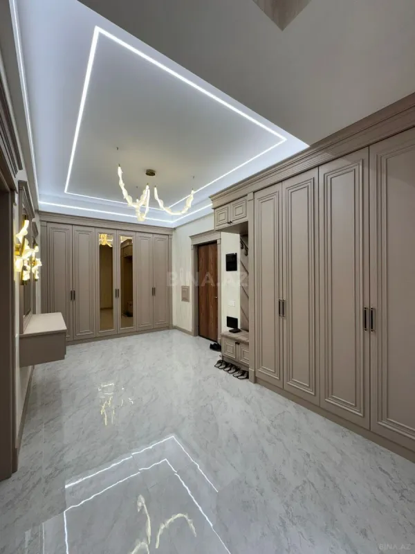 Satılır 4 otaqlı mənzil 195 m²