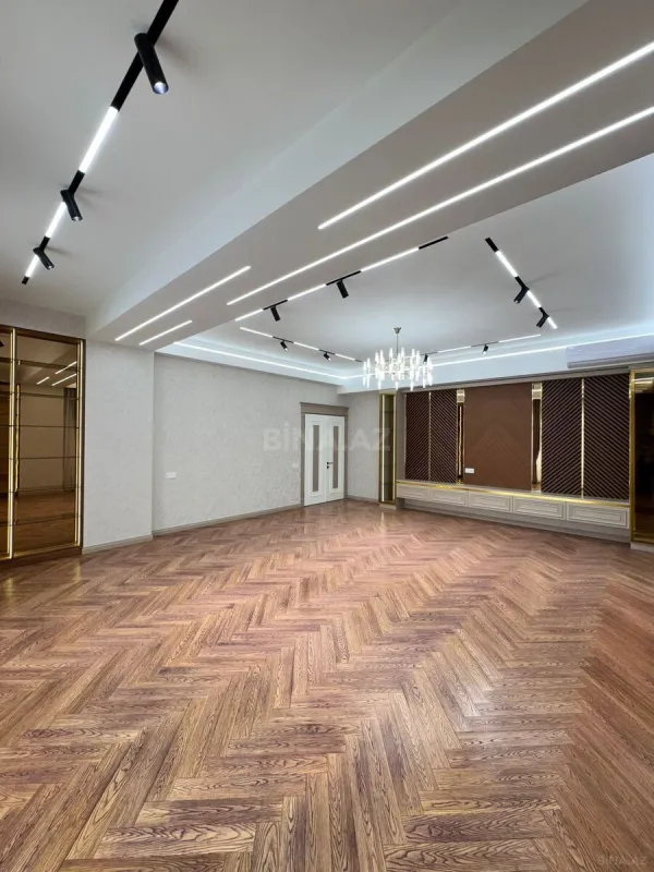 Satılır 4 otaqlı mənzil 195 m²