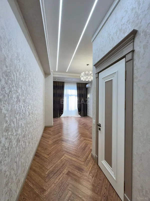 Satılır 4 otaqlı mənzil 195 m²