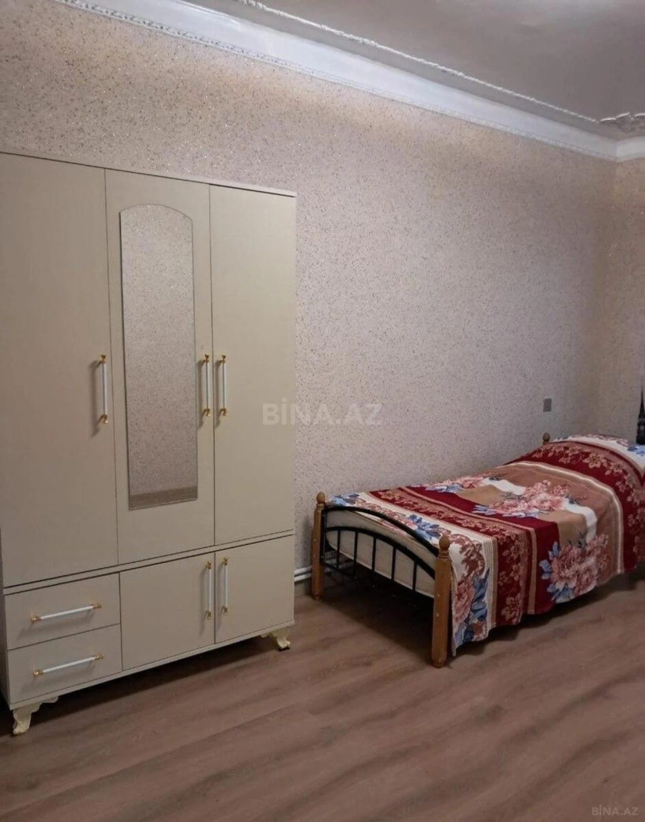Kirayə verilir 4 otaqlı mənzil 104 m²