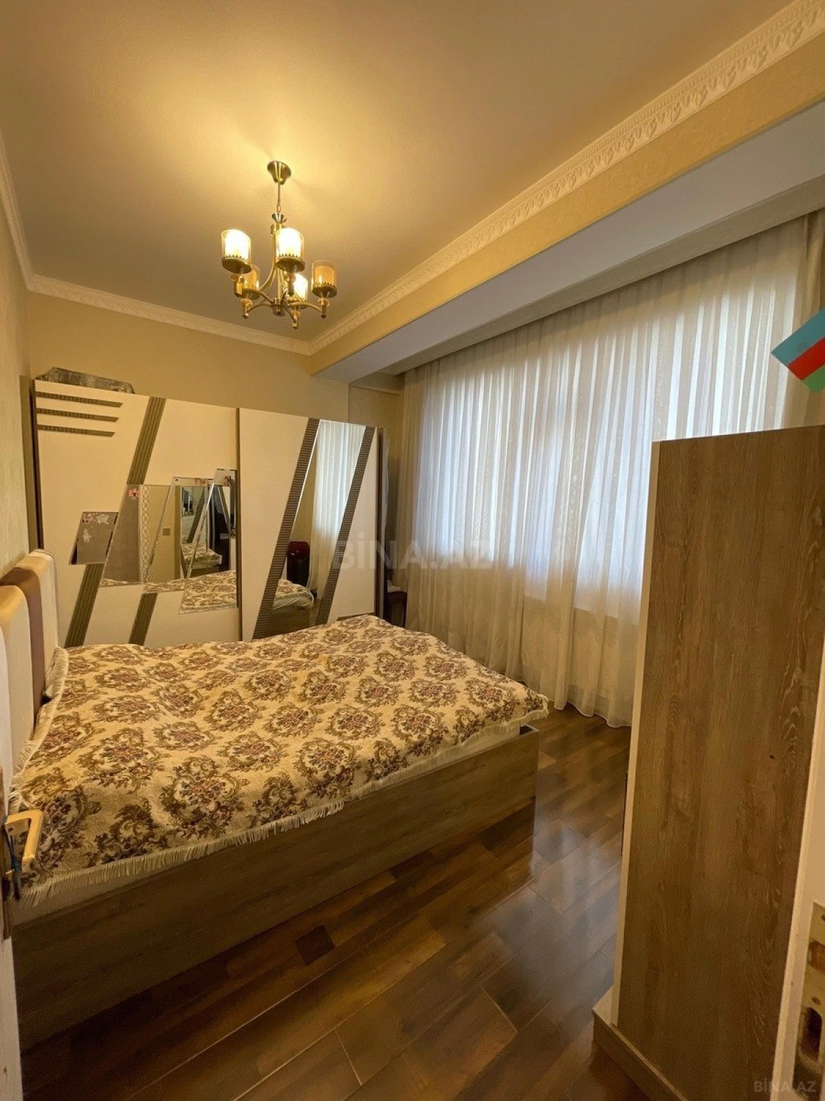 Satılır 4 otaqlı mənzil 137 m²