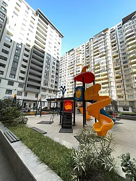 Satılır 4 otaqlı mənzil 137 m² — Bakı 4 otaq 137.00 m²