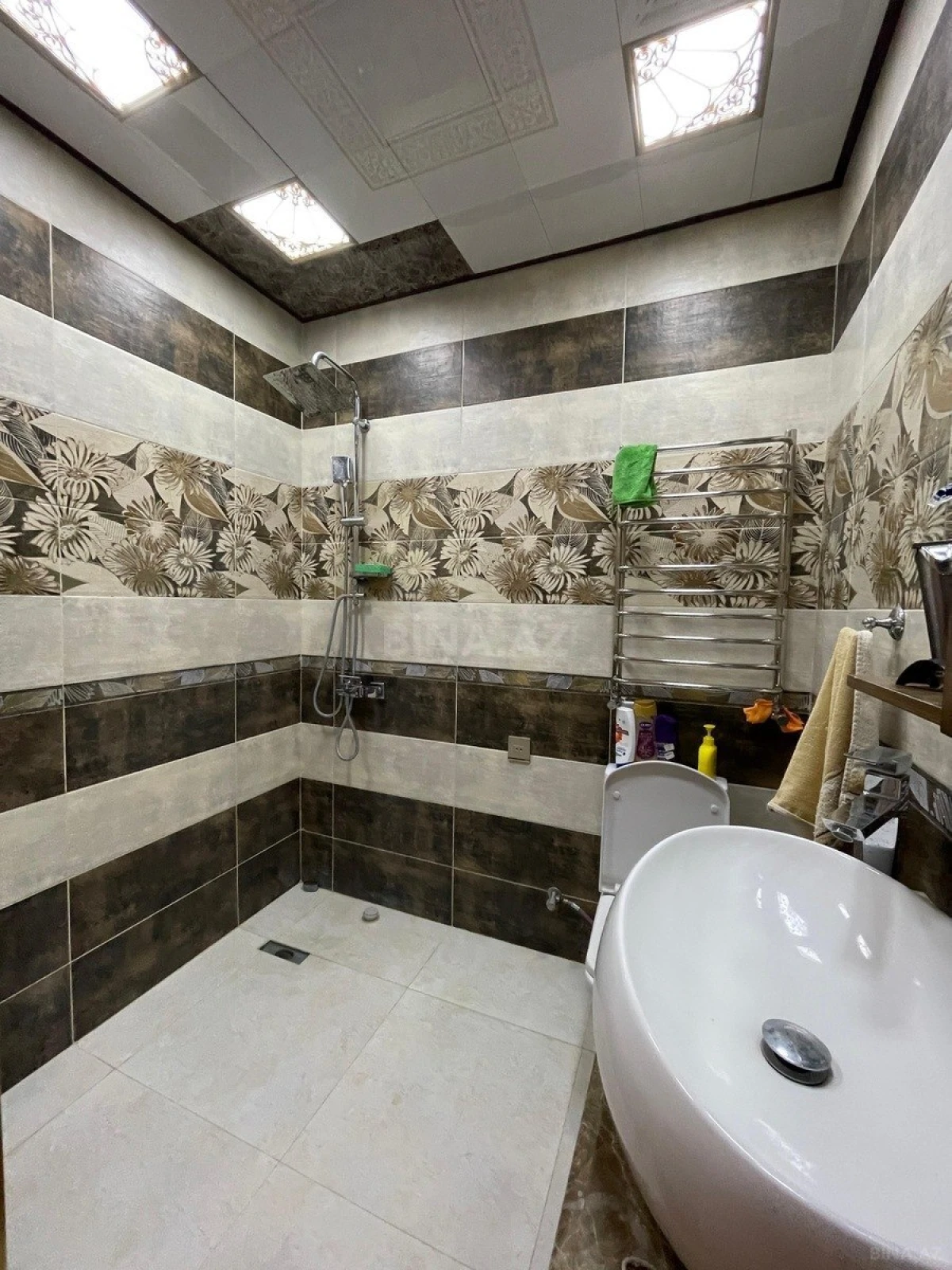 Satılır 4 otaqlı mənzil 137 m²