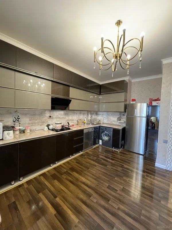 Satılır 4 otaqlı mənzil 137 m²