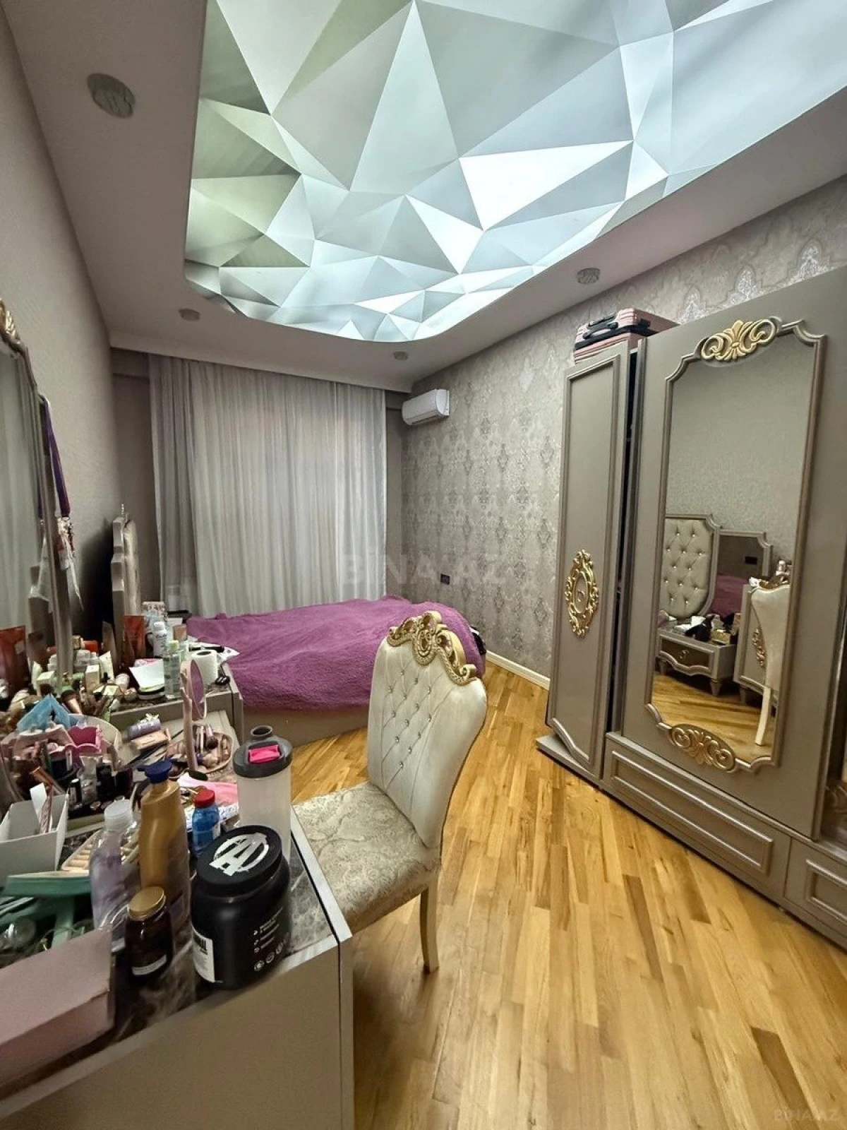 Satılır 3 otaqlı mənzil 138 m²